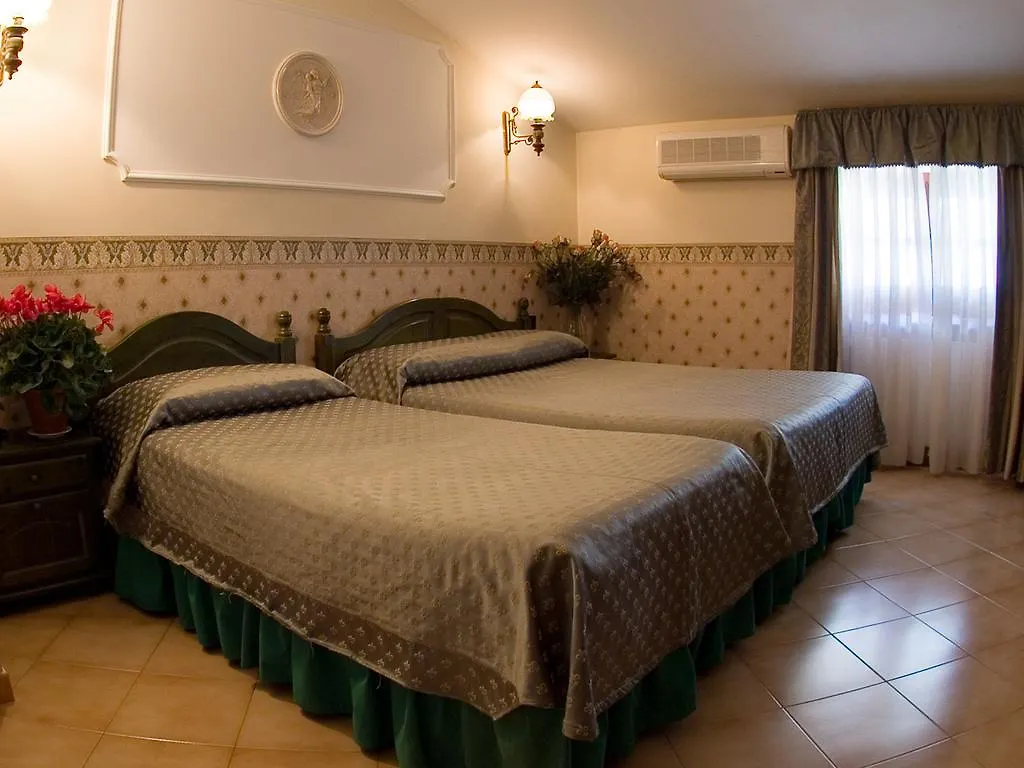 Hotel Louis I Ciampino 2*,